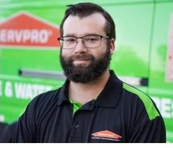 Male with SERVPRO shirt 